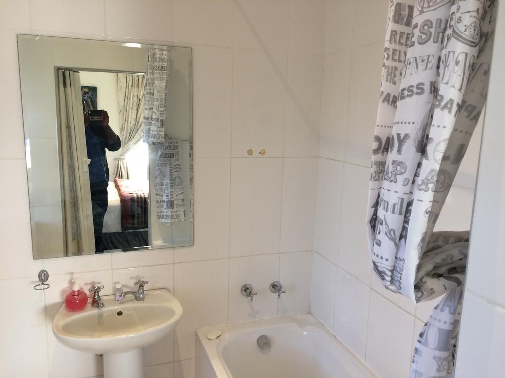 Acn International Regency Lodge Kempton Park Szoba fotó